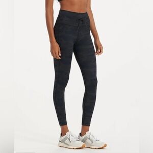 EUC Vuori Black Camo Daily Legging